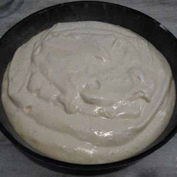 appareil-a-genoise-coule-dans-le-moule-leclubdespatissiers