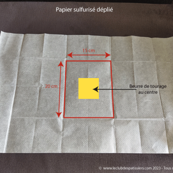 Papier-sulfurise-deplie-avec-dimensions-leclubdespatissiers